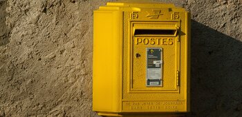 LA POSTE